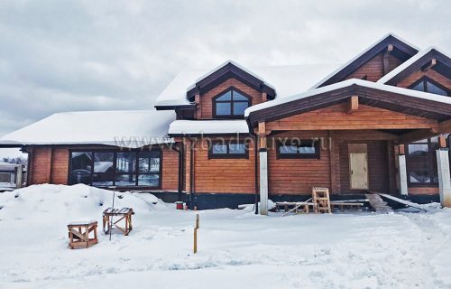 Зимние фотографии дома из клееного бруса - кедр.